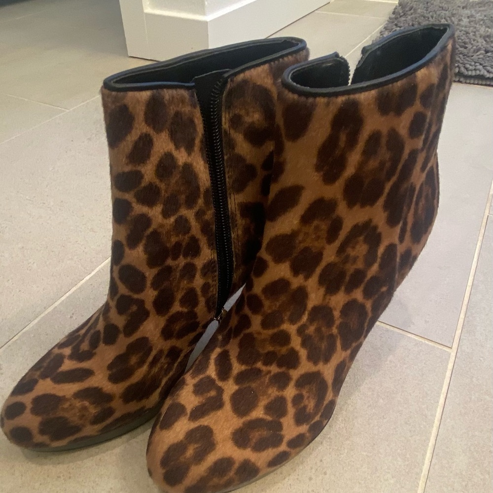 Nine West, size 6.5, Heeled boot, cheeta print